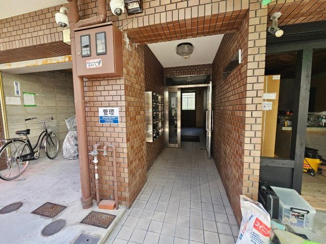 ブラウンコートのエントランス