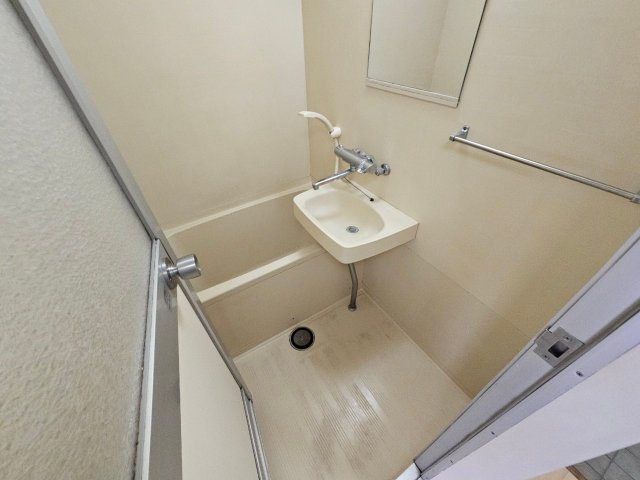 ブラウンコートの浴室