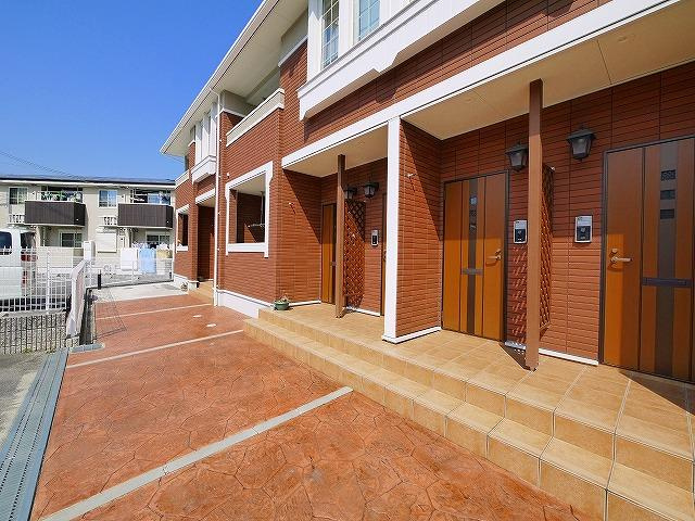 ガーデンハウスMU　Cのエントランス|清潔なエントランスです