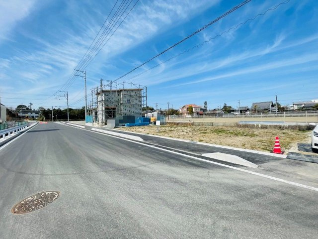西尾市上町16-9の前面道路含む現地写真