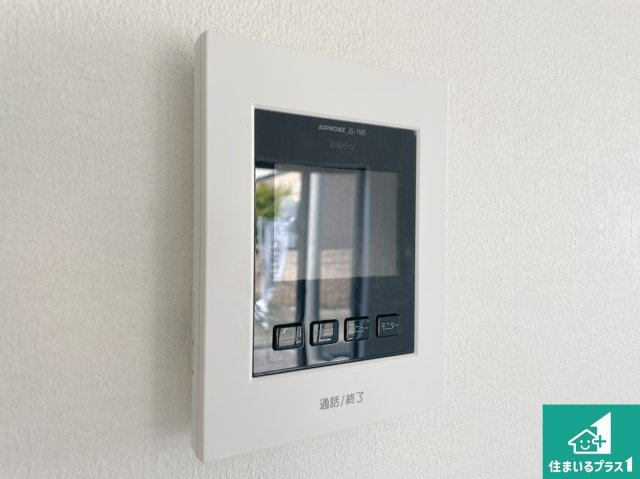 近江八幡市中村町　第1期　新築一戸建ての防犯設備|カラーモニターインターホン！声だけでなく来訪者の姿や顔がモニターで確認できるので、小さなお子様がいらっしゃるご家庭でも安心できます！