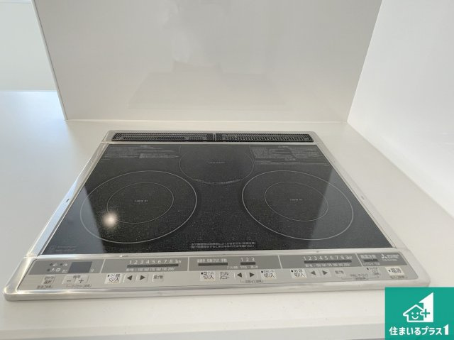 近江八幡市中村町　第1期　新築一戸建ての設備|火を使わないので、安心なＩＨコンロ！でこぼこが無い構造なので、掃除もしやすく清潔に保てます！