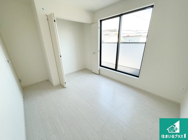 近江八幡市中村町　第1期　新築一戸建ての洋室|シンプルな洋室は、自分好みのインテリアが楽しめます♪ご家族とインテリアや家具を選びに行くのは新築購入時の醍醐味の一つです。ぜひお楽しみください♪