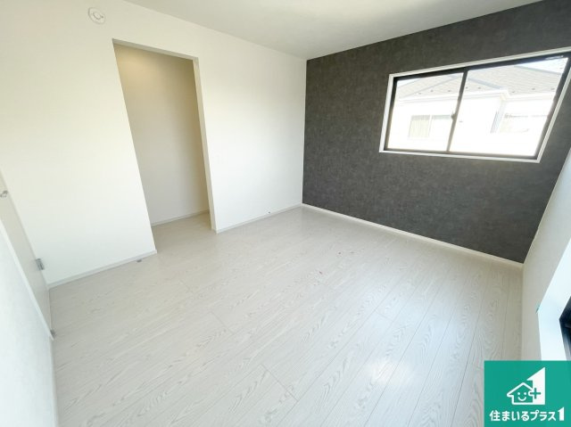 近江八幡市中村町　第1期　新築一戸建ての洋室|シンプルな洋室は、自分好みのインテリアが楽しめます♪ご家族とインテリアや家具を選びに行くのは新築購入時の醍醐味の一つです。ぜひお楽しみください♪