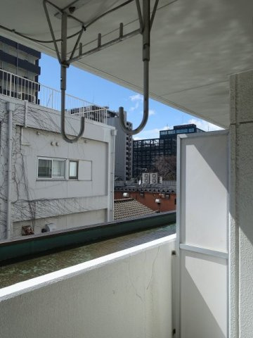 鈴木ビルのバルコニー