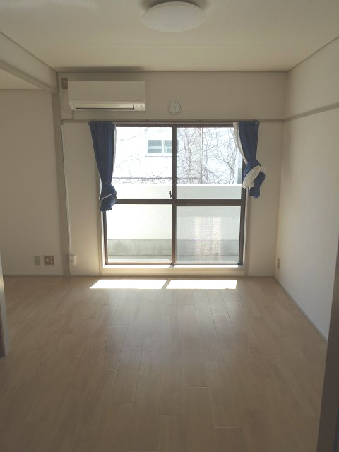 鈴木ビルの居間・リビング