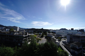 【展望】 | 【四季を感じる】
四季の移ろい・爽やかな青空や風を感じられ
自然を愉しめるパノラマビュー。
毎日の暮らしに余裕を感じさせてくれる、
遮る物の無い開放的な眺望を是非、ご堪能ください。