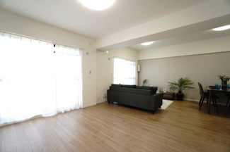 【居間・リビング】 | 【上質リノベ】サンシティ船越 | 室内（2024年8月22日15：00頃）撮影