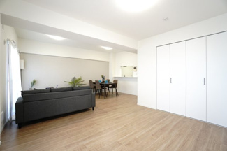 【居間・リビング】 | 【上質リノベ】サンシティ船越 | 室内（2024年8月22日15：00頃）撮影