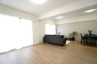 【居間・リビング】 | 【上質リノベ】サンシティ船越 | 室内（2024年8月22日15：00頃）撮影