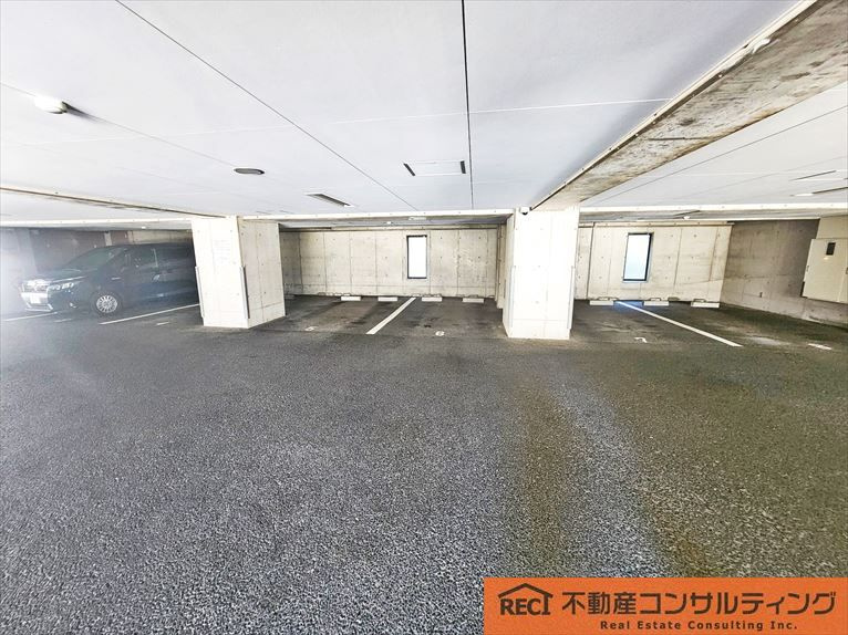 レジオン王子公園エルコートの駐車場