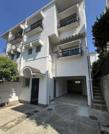 菊丘町　中古一戸建ての外観|新しい生活にいかがでしょうか？外観はお住まいの顔になります。こだわりたいポイントですね。外壁塗装や屋根塗装のご相談も承っております。
■現地内覧・資金計画相談・住宅ローン相談もお問合せ受付中■