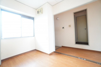 【居間・リビング】 | コーポスカイE | ※同物件・反転タイプの写真です。