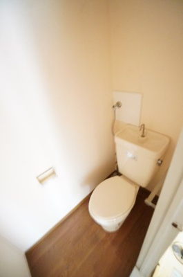 【トイレ】 | コーポスカイE | ※同物件・反転タイプの写真です。