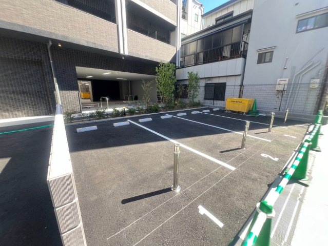 プレサンス朝潮橋ベイ・ブリーズの駐車場