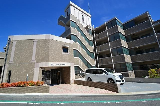 東急ドエル・アルス枚方高塚町の外観|新しい生活にいかがでしょうか？外観はお住まいの顔になります。こだわりたいポイントですね。水回りリフォームやリノベーションも承ってます。
■現地見学・資金計画相談・住宅ローン相談もお問合せ受付中■