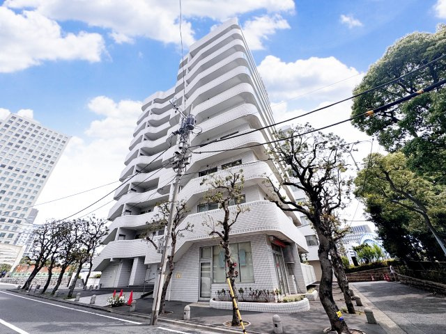 秀和新川アネックスの外観|タイル張りの高級感のある外観