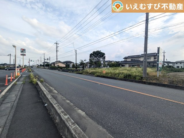 熊谷市佐谷田　売地の前面道路含む現地写真