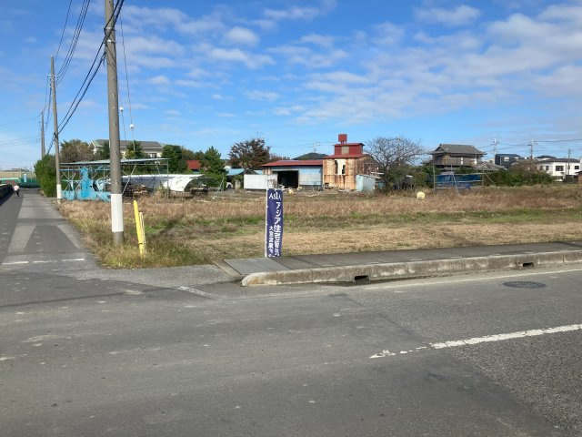 敷地面積91坪　売地　越谷市北川崎の前面道路含む現地写真|№①区画は角地！南側公道約12ｍ、西側公道4.5ｍ