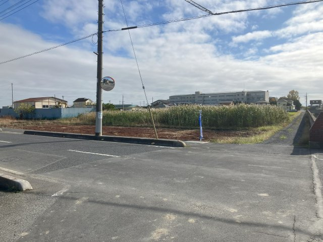 敷地面積91坪　売地　越谷市北川崎の前面道路含む現地写真