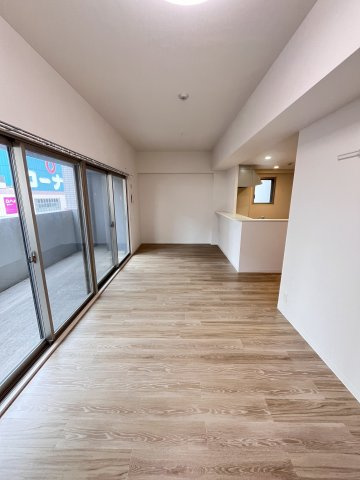 大阪市城東区成育２丁目の賃貸マンションの居間・リビング