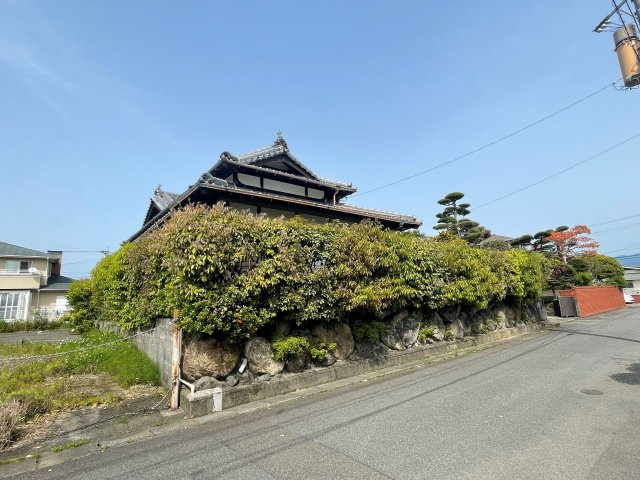 田中西町　中古住宅の前面道路含む現地写真