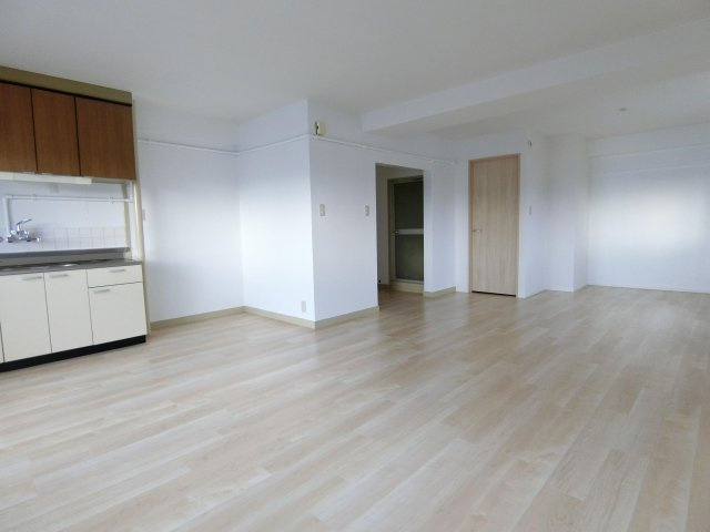 栗木第2ビルの居間・リビング|ゆったりとした洋室です