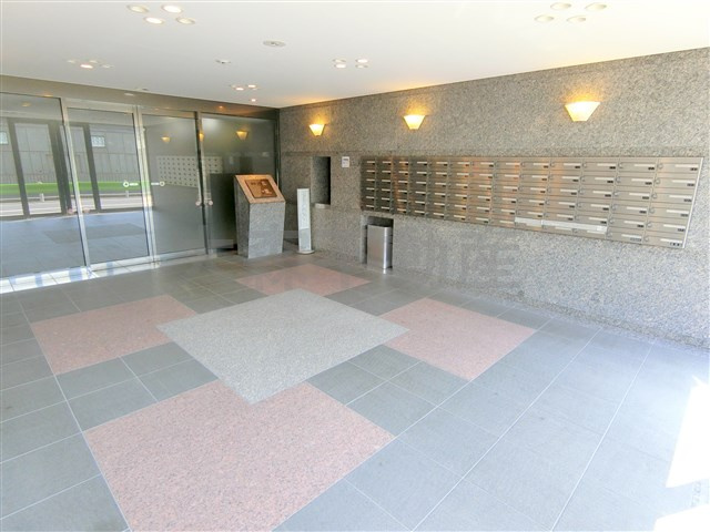 ルーブル東蒲田六番館のエントランス|エントランス　防犯カメラTVモニター付オートロック宅配BOX