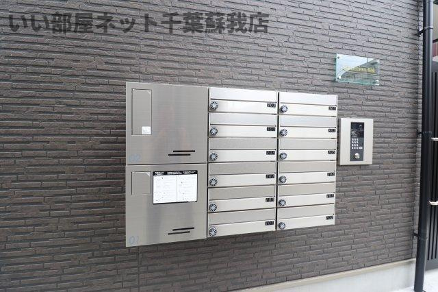 Ambition葛城 のロビー|宅配ボックスがあると、自分の時間を有効活用できますね！