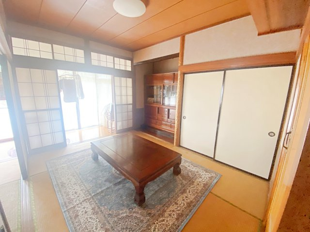 福島市小田　中古戸建の和室|こちらの6帖の和室は続き和室になっているので開放的な空間です！