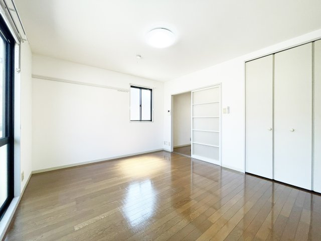 徳島市八万町川南のアパートの居間・リビング