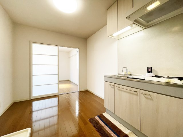 徳島市八万町川南のアパートの居間・リビング