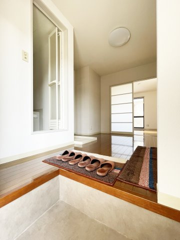 徳島市八万町川南のアパートの玄関