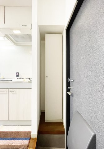 徳島市八万町川南のアパートの玄関