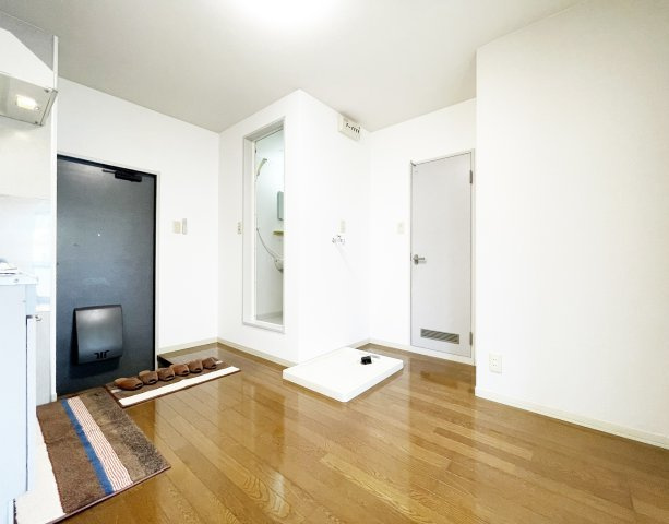 徳島市八万町川南のアパートの居間・リビング