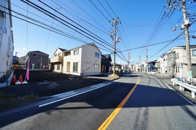 【横浜市瀬谷区二ツ橋町10-7全4棟新築戸建て】★仲介手数料無料★（三ツ境小学校・原中学校）の前面道路含む現地写真