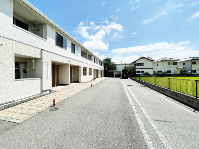 ラ・ファミーユの駐車場