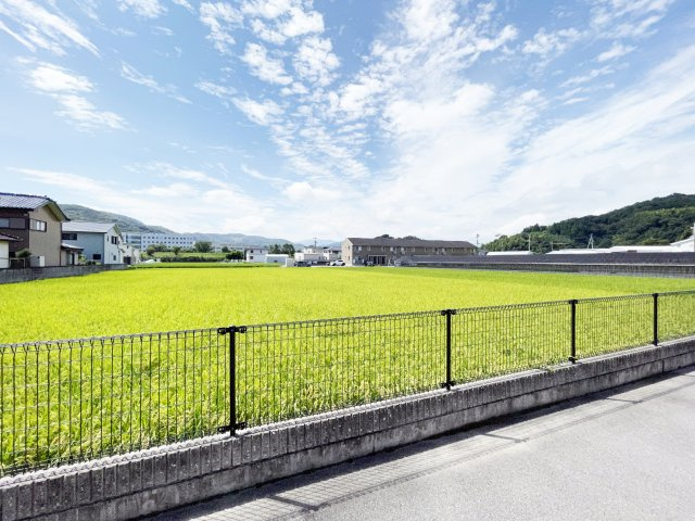 ラ・ファミーユの周辺