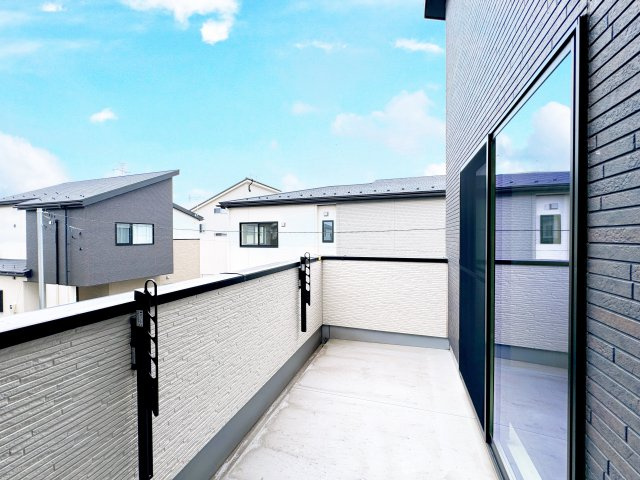 伊勢崎市宮子町　新築住宅8号棟のバルコニー