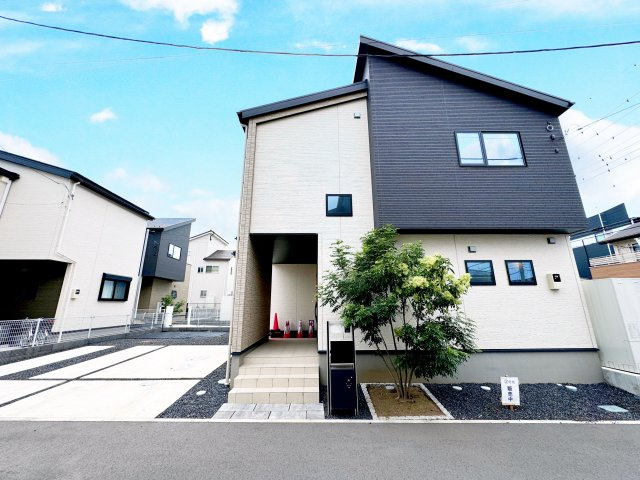 伊勢崎市宮子町　新築住宅8号棟の外観