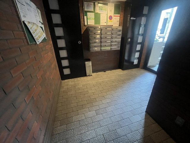ハイリーハイツ赤羽のエントランス