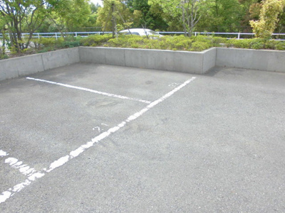 敷地内駐車場（有料・要空き確認）