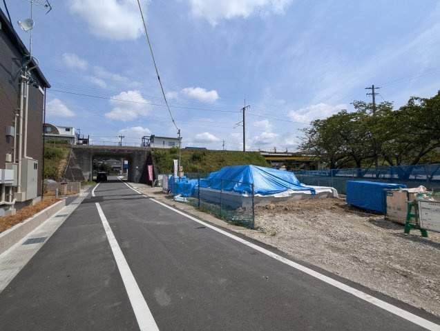 瀬戸市石田町第2　全2棟の前面道路含む現地写真