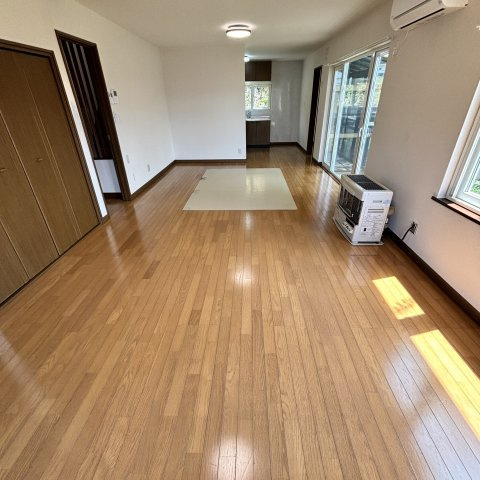 母恋南町3丁目48－146戸建の居間・リビング