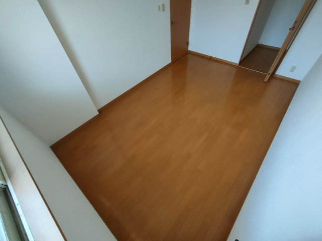フォレストヒルズⅡの洋室|リビングから離れた方の洋室です！