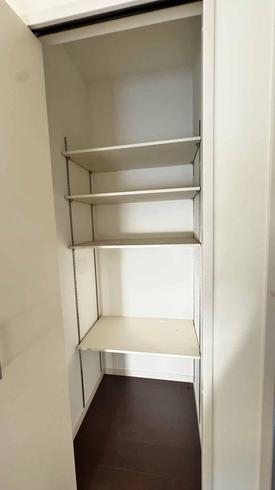 名塩山荘の収納|廊下収納