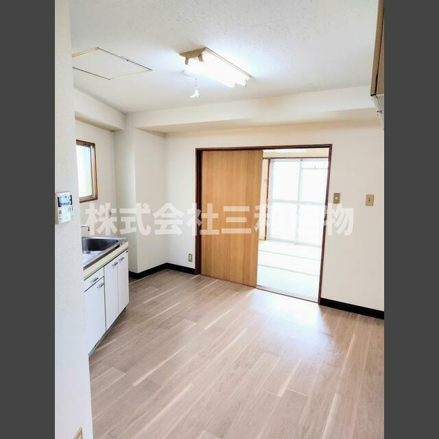 サンスプリングの居間・リビング