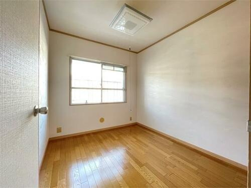 住道駅前住宅7号棟の洋室|洋室4帖
■物件内覧・資金計画相談・住宅ローン相談、リフォーム相談、お問合せ受付中■
※当日・翌日のご内覧、ご相談はお電話でのお問合せがスムーズです！