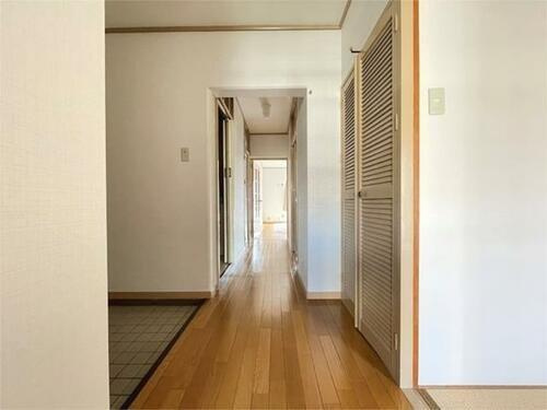 住道駅前住宅7号棟の内装|廊下
■物件内覧・資金計画相談・住宅ローン相談、リフォーム相談、お問合せ受付中■
※当日・翌日のご内覧、ご相談はお電話でのお問合せがスムーズです！