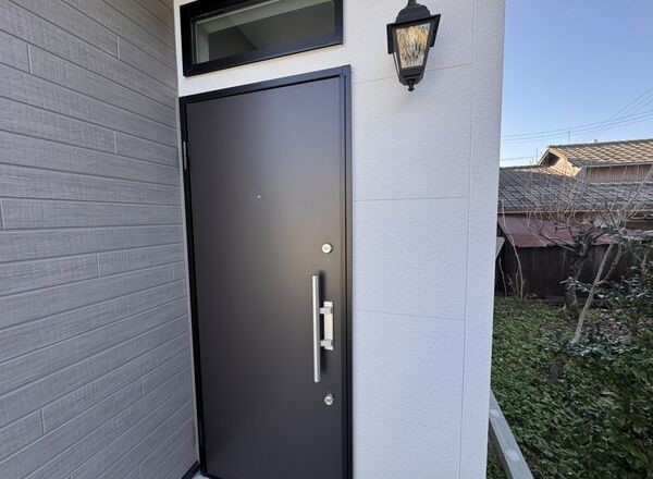 清須市上条戸建のエントランス